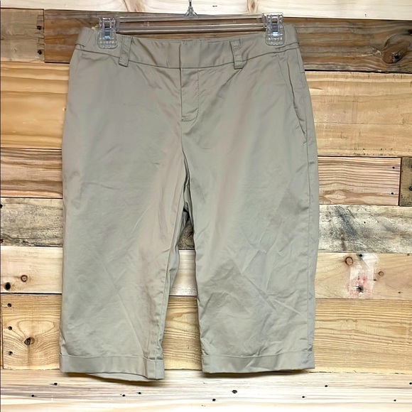 Banana Republic size 0 Martin Fit Tan Mid-rise Bermuda Shorts - Picture 1 of 10